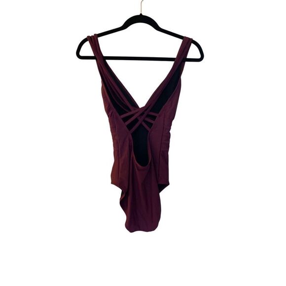 Coastal rose, NWT women’s burgundy V-neck cross back from suit size 8 - Picture 4 of 7